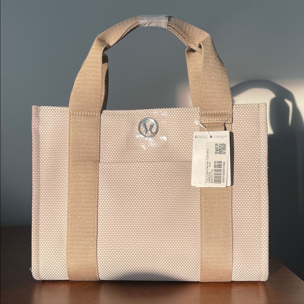 Lululemon Athletica Beige and Cream Tote